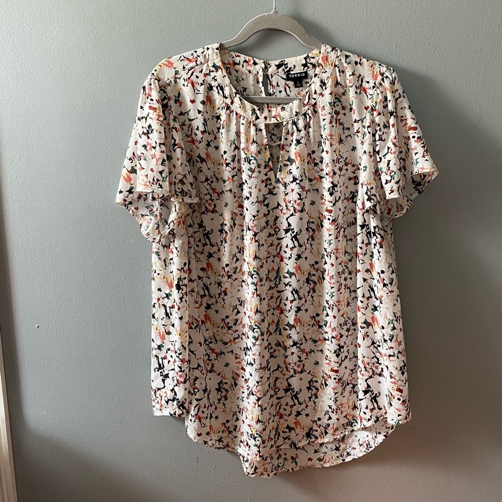 Torrid‎ Georgette Keyhole Flutter Sleeve Blouse